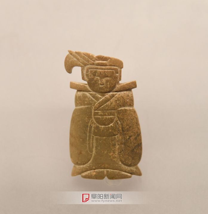 人形玉佩 展现西汉高超治玉工艺